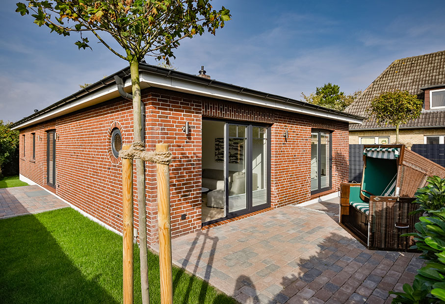 Ferienhaus mit eigenem Garten und Strandkorb