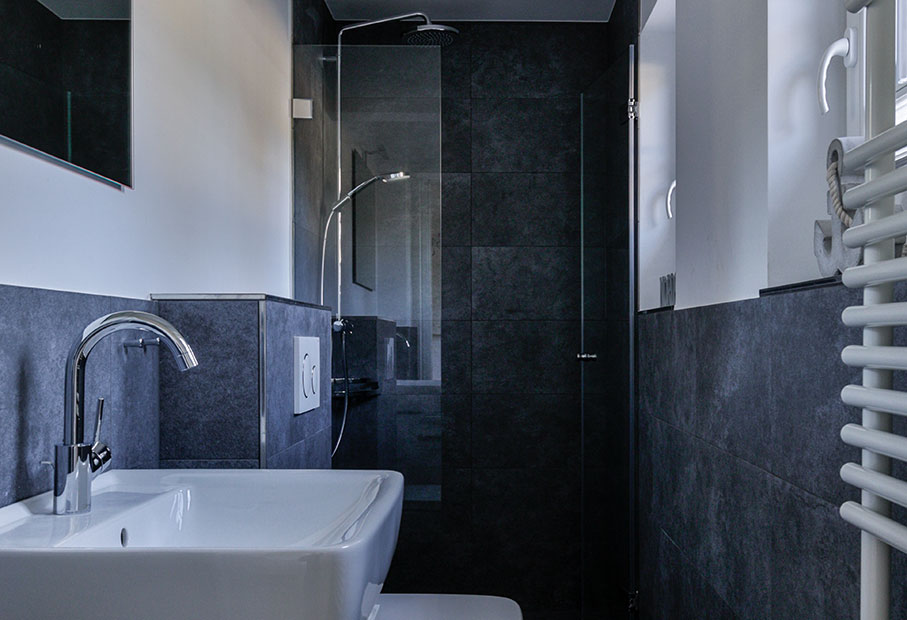 Weiteres Badezimmer mit begehbarer Dusche