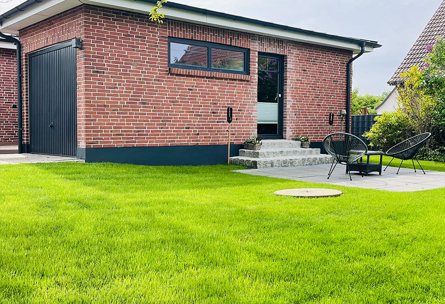 Gartenansicht mit eigener Terrrasse